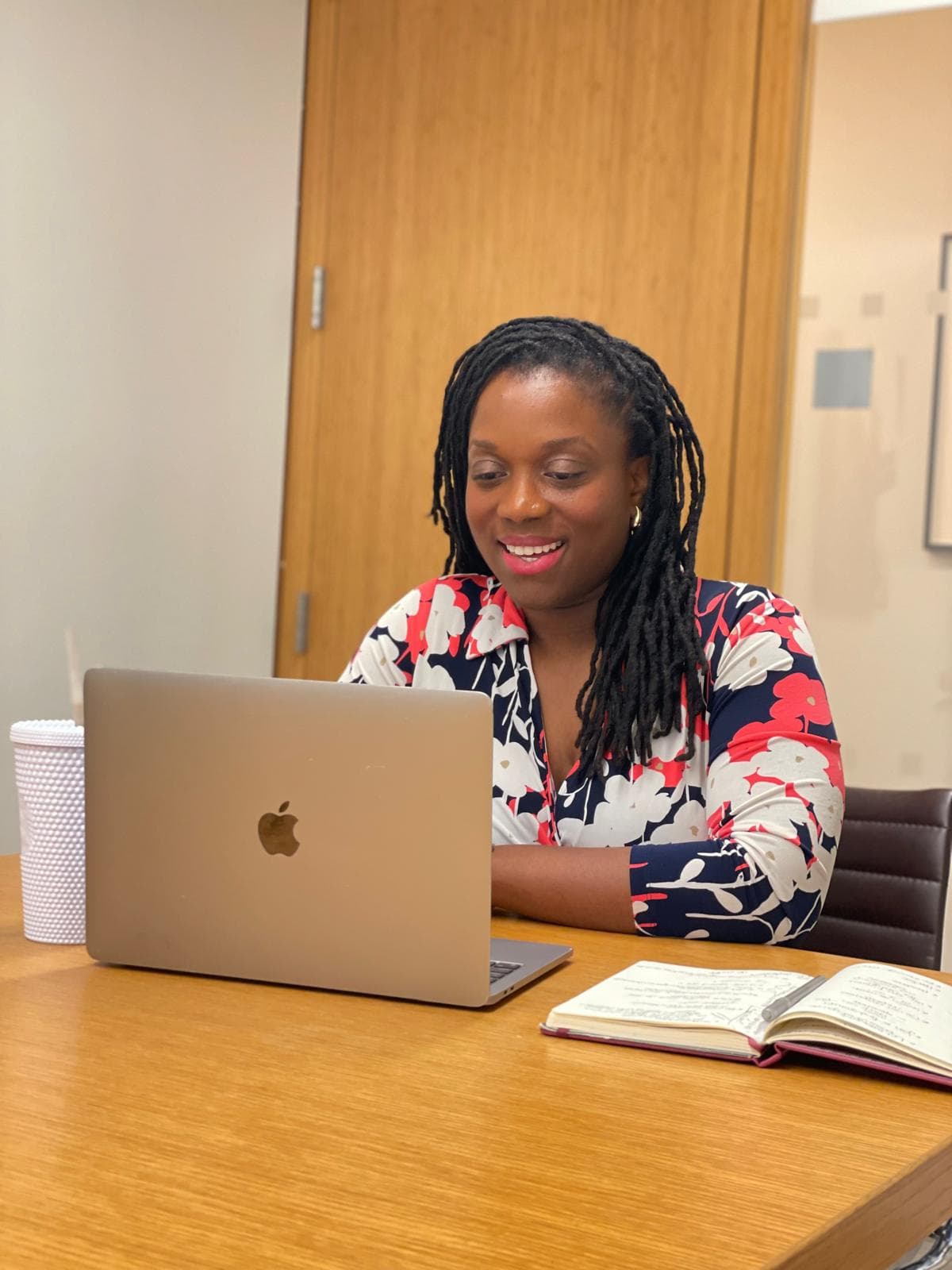 Dominique Wells working with a client